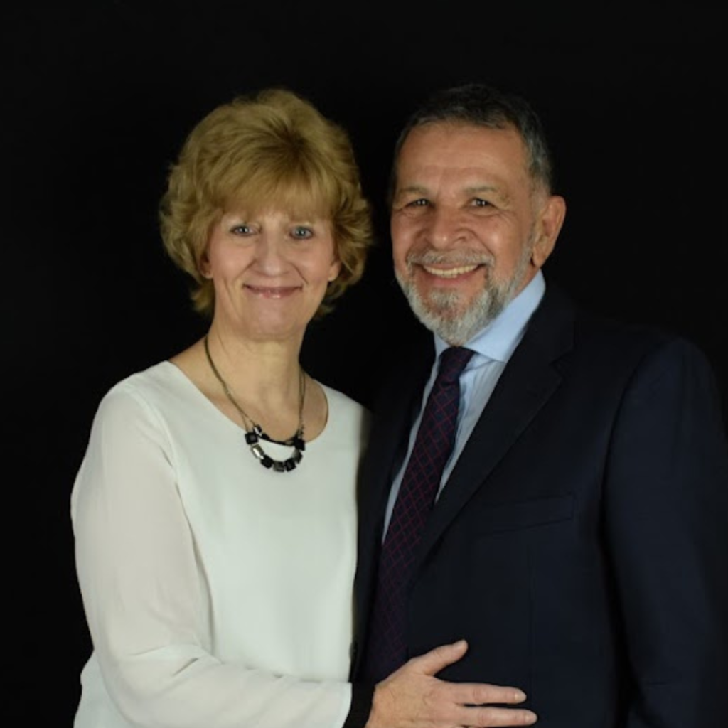 Apóstoles Martín y Kimberly Angulo